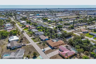 1314 SE 43rd Ter, Cape Coral, FL 33904 - Photo 47