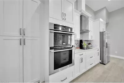 935 Beverly St E, Lehigh Acres, FL 33974 - Photo 7