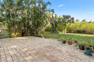 1320 Miracle Ln, Fort Myers, FL 33901 - Photo 19