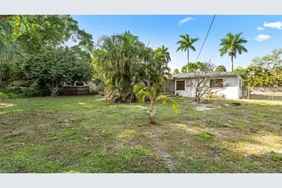 1320 Miracle Ln, Fort Myers, FL 33901 - Photo 21