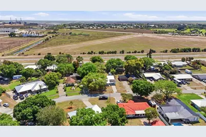 210 E Sugarland Cir, Clewiston, FL 33440 - Photo 3