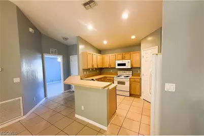 609/611 Hawthorne Ave S, Lehigh Acres, FL 33974 - Photo 11