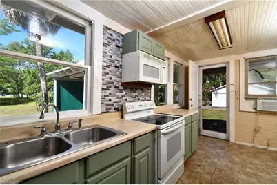 3381 Edgewood Ave, Fort Myers, FL 33916 - Photo 13
