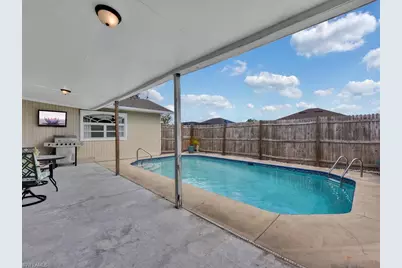 1135 NE 2nd Pl, Cape Coral, FL 33909 - Photo 25