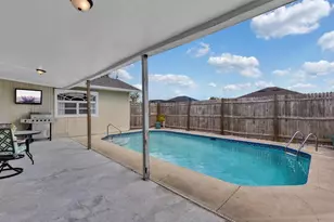 1135 NE 2nd Pl, Cape Coral, FL 33909 - Photo 25