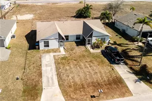 1733 NE 7th Pl, Cape Coral, FL 33909 - Photo 3