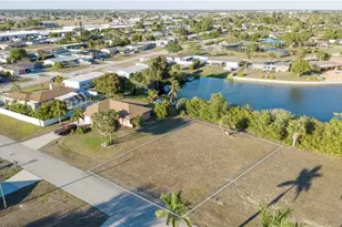 229 NE 10th Pl, Cape Coral, FL 33909 - Photo 3