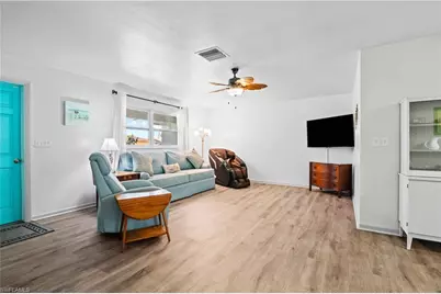 530 SE 34th Ter, Cape Coral, FL 33904 - Photo 9