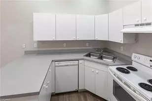 2130 NE 8th Pl, Cape Coral, FL 33909 - Photo 9