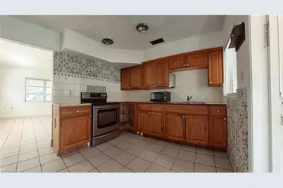 2115 Katherine St, Fort Myers, FL 33901 - Photo 3