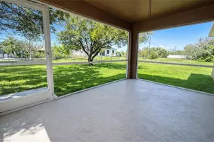 2010 NE 13th Pl, Cape Coral, FL 33909 - Photo 23