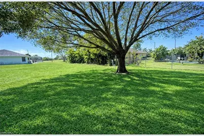 2010 NE 13th Pl, Cape Coral, FL 33909 - Photo 27