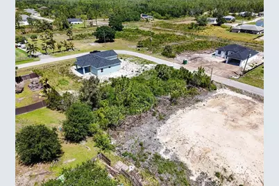 421 Yolanda St, Lehigh Acres, FL 33972 - Photo 11