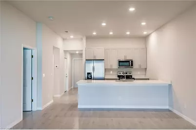 925 SE 14th St, Cape Coral, FL 33990 - Photo 9