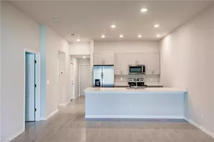 925 SE 14th St, Cape Coral, FL 33990 - Photo 9