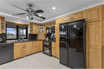 313 SE 6th St, Cape Coral, FL 33990 - Photo 9