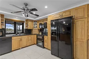 313 SE 6th St, Cape Coral, FL 33990 - Photo 9