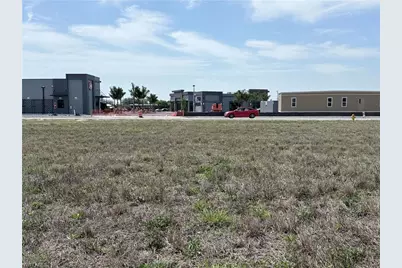 1121 NE 7th St, Cape Coral, FL 33909 - Photo 3