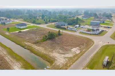 831 Colyer St E, Lehigh Acres, FL 33974 - Photo 9