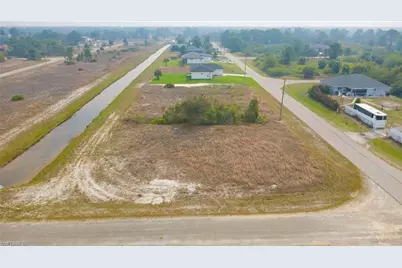 831 Colyer St E, Lehigh Acres, FL 33974 - Photo 3