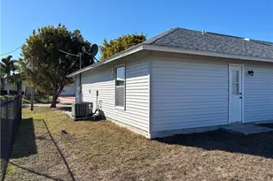 1213 SW 8th Pl, Cape Coral, FL 33991 - Photo 17