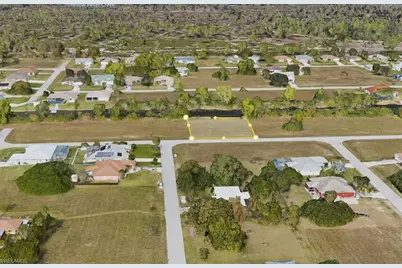 2105 NE 27th St, Cape Coral, FL 33909 - Photo 9