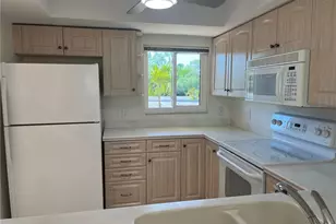 7402 Lake Breeze Dr, Fort Myers, FL 33907 - Photo 3