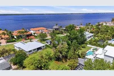 3931 W Riverside Dr, Fort Myers, FL 33901 - Photo 47