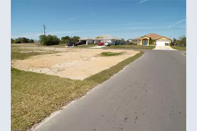 1910 NE 8th Pl, Cape Coral, FL 33909 - Photo 5