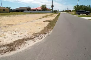 1910 NE 8th Pl, Cape Coral, FL 33909 - Photo 9