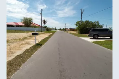 1910 NE 8th Pl, Cape Coral, FL 33909 - Photo 13