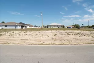 821 NE 15th Ln, Cape Coral, FL 33909 - Photo 7