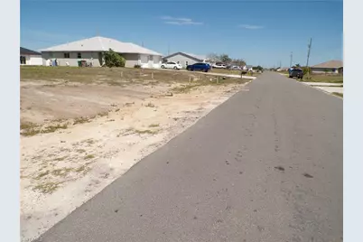 821 NE 15th Ln, Cape Coral, FL 33909 - Photo 17