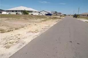 821 NE 15th Ln, Cape Coral, FL 33909 - Photo 17