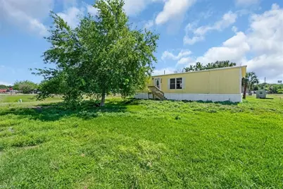 428 Avenue D NW, Moore Haven, FL 33471 - Photo 1