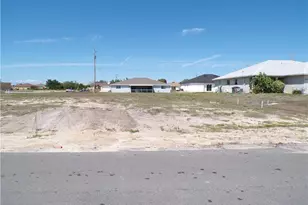 825 NE 15th Ln, Cape Coral, FL 33909 - Photo 21