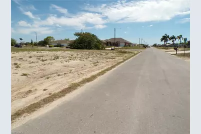 825 NE 15th Ln, Cape Coral, FL 33909 - Photo 17