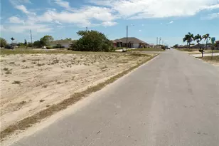 825 NE 15th Ln, Cape Coral, FL 33909 - Photo 17