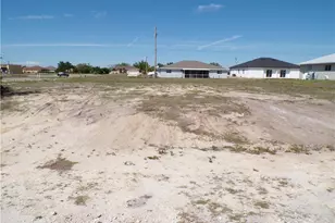 825 NE 15th Ln, Cape Coral, FL 33909 - Photo 19