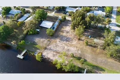 1035 W Anchor Ln, Moore Haven, FL 33471 - Photo 11