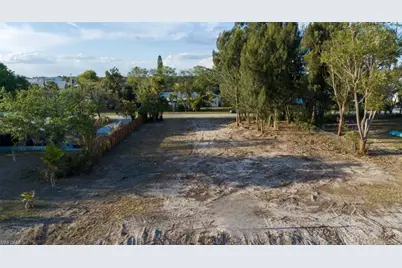 1035 W Anchor Ln, Moore Haven, FL 33471 - Photo 7