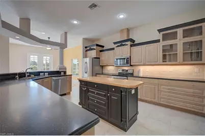 638 Parkdale Blvd, Lehigh Acres, FL 33974 - Photo 9