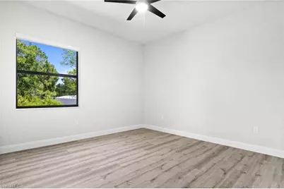 923 Alcalde St E, Lehigh Acres, FL 33974 - Photo 15