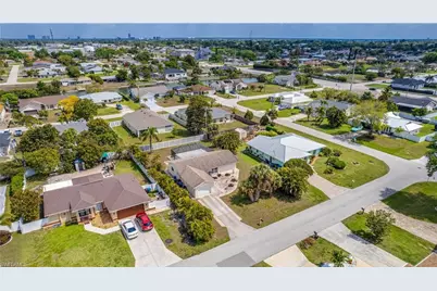 19 NE 20th Pl, Cape Coral, FL 33909 - Photo 35