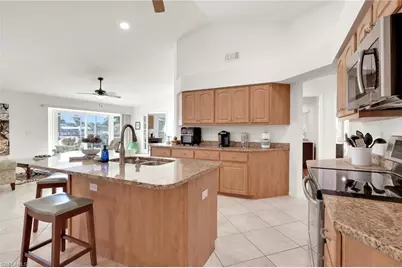 2562 SW 27th Pl, Cape Coral, FL 33914 - Photo 7