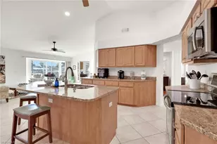 2562 SW 27th Pl, Cape Coral, FL 33914 - Photo 7