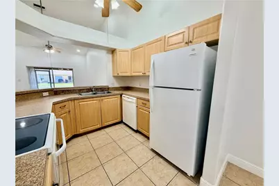 527 NE 24th Pl, Cape Coral, FL 33909 - Photo 9