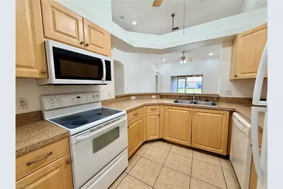 527 NE 24th Pl, Cape Coral, FL 33909 - Photo 1