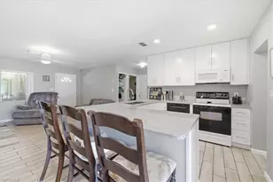 102 Crescent Lake Dr, North Fort Myers, FL 33917 - Photo 9