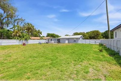 102 Crescent Lake Dr, North Fort Myers, FL 33917 - Photo 33